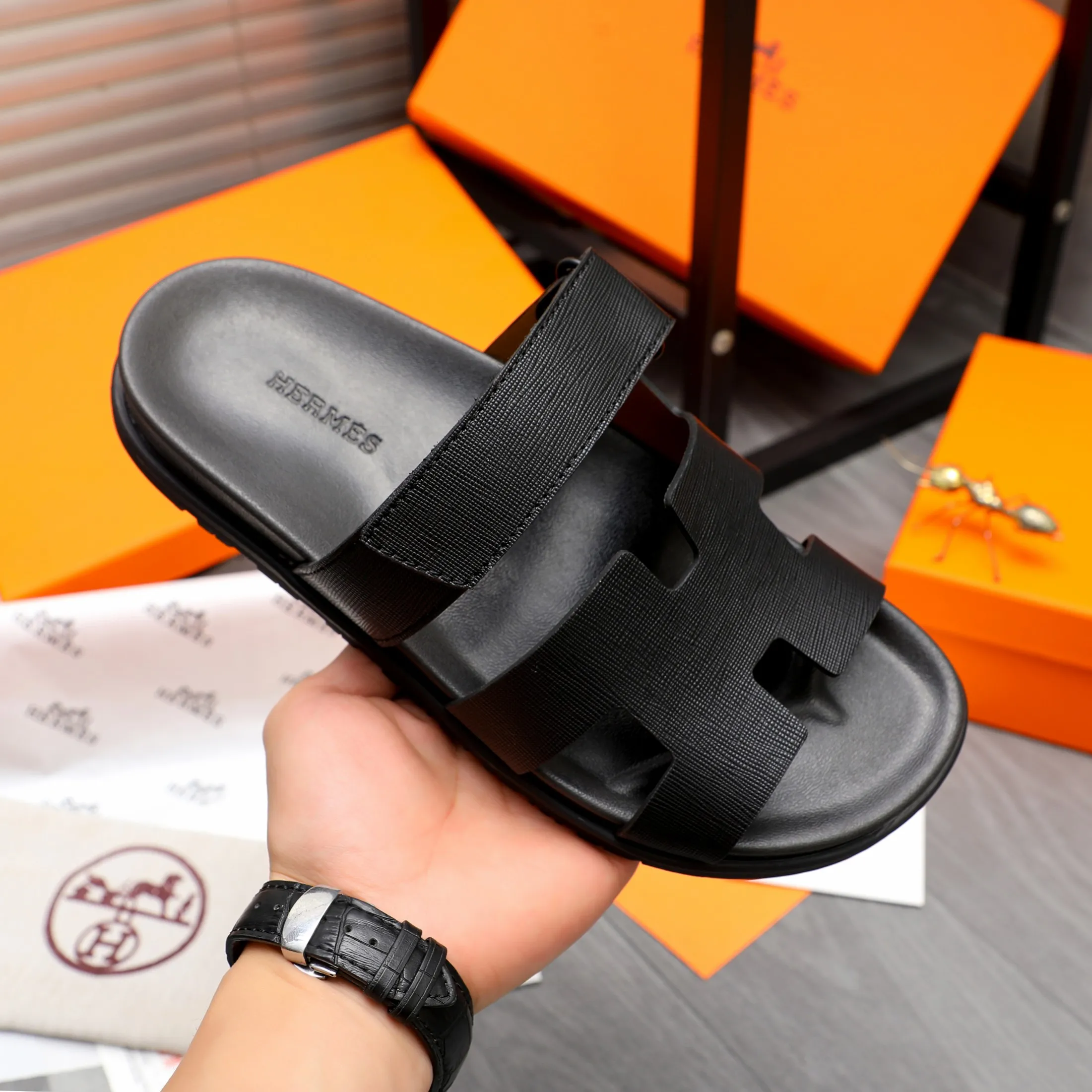 Men's shoes 💰340 Product trademark: Hermes "Hermes" Couple's slippers Regular size: 36-46 Product material: Selected vertical grain cowhide upper, microfiber lining, original outsole